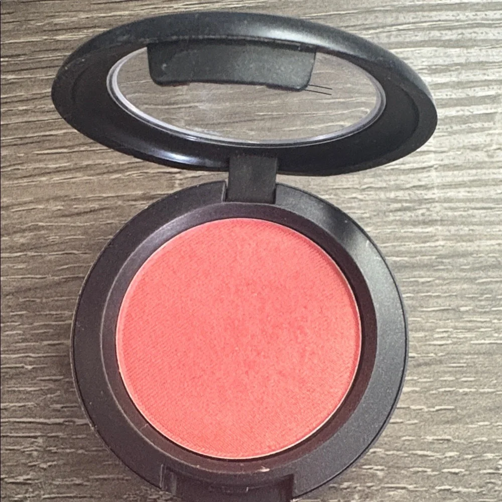 MAC 💕 Powder Blush in “This is paradise